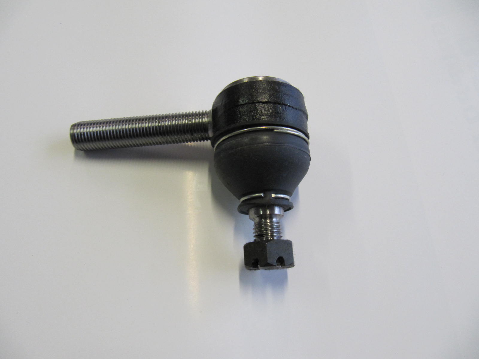 82110799 - steering ball rh thread nut 19 mm